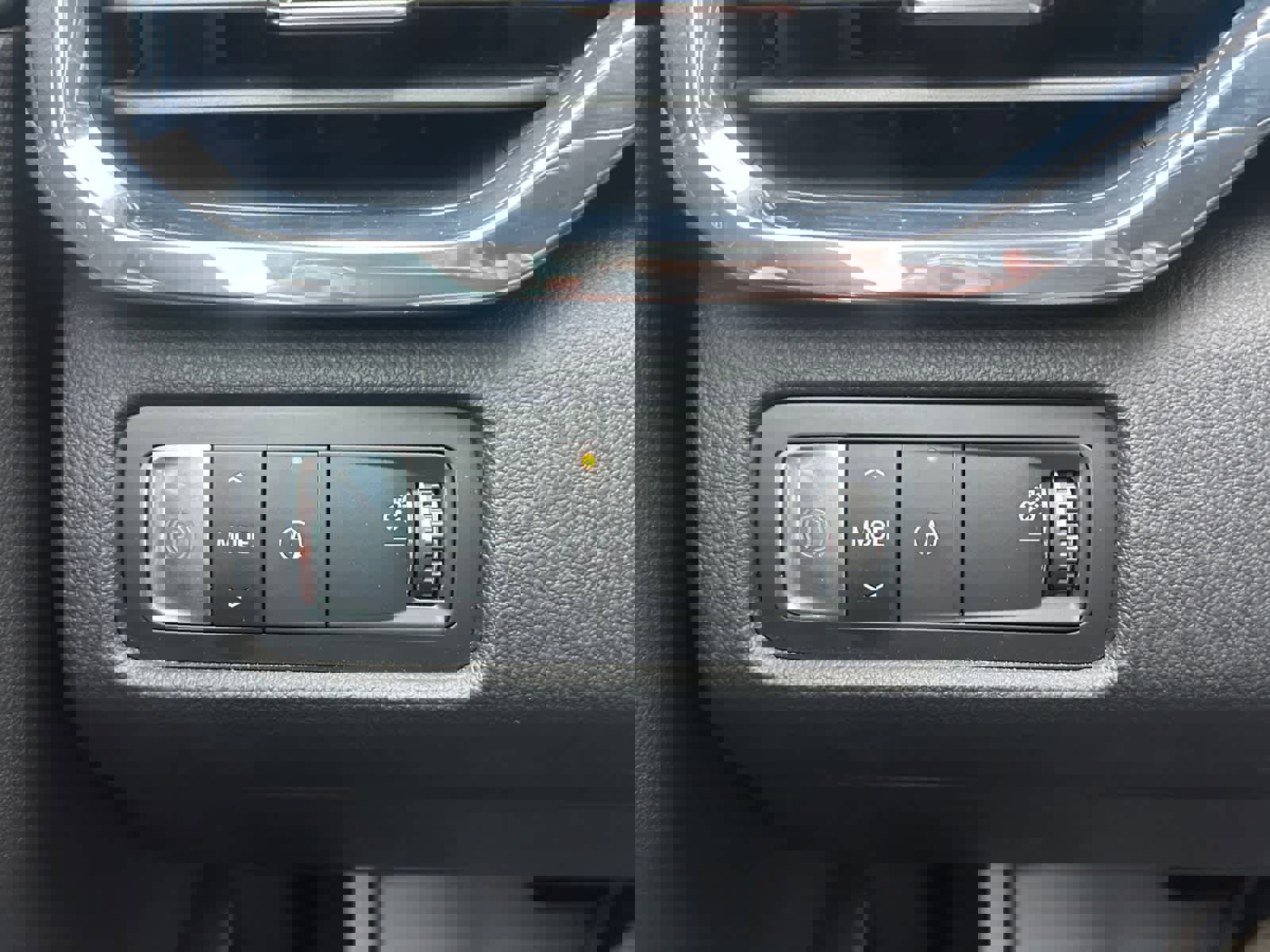 Used 2025 GMC Acadia Elevation image 31