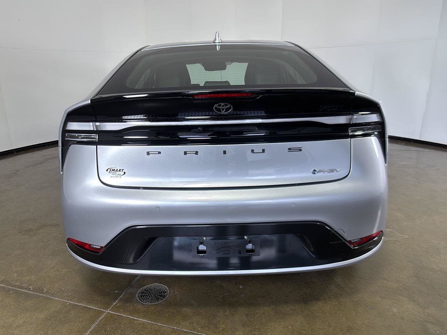 Used 2025 Toyota Prius Plug-In Hybrid FWD image 11