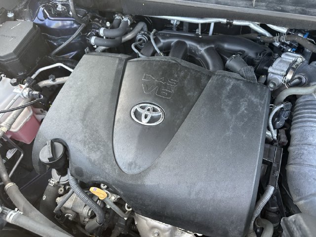 Used 2021 Toyota Highlander XLE AWD/4WD image 37