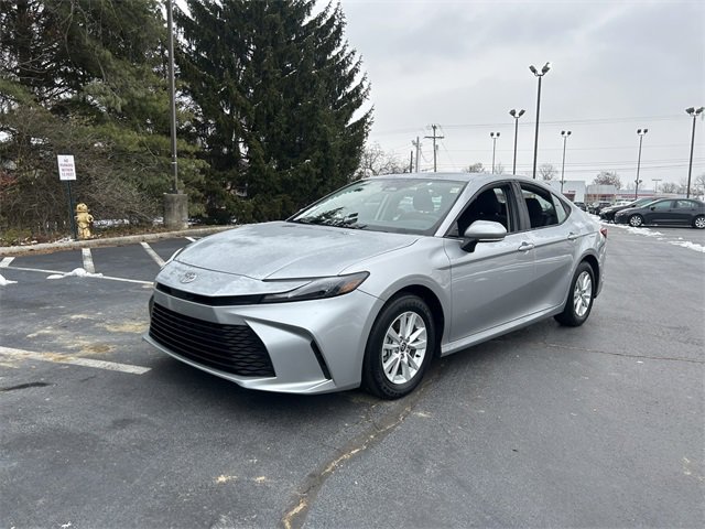 Used 2025 Toyota Camry LE image 2
