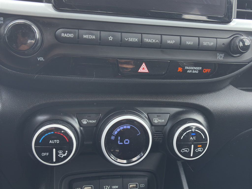 Used 2022 Hyundai Venue Limited FWD image 19