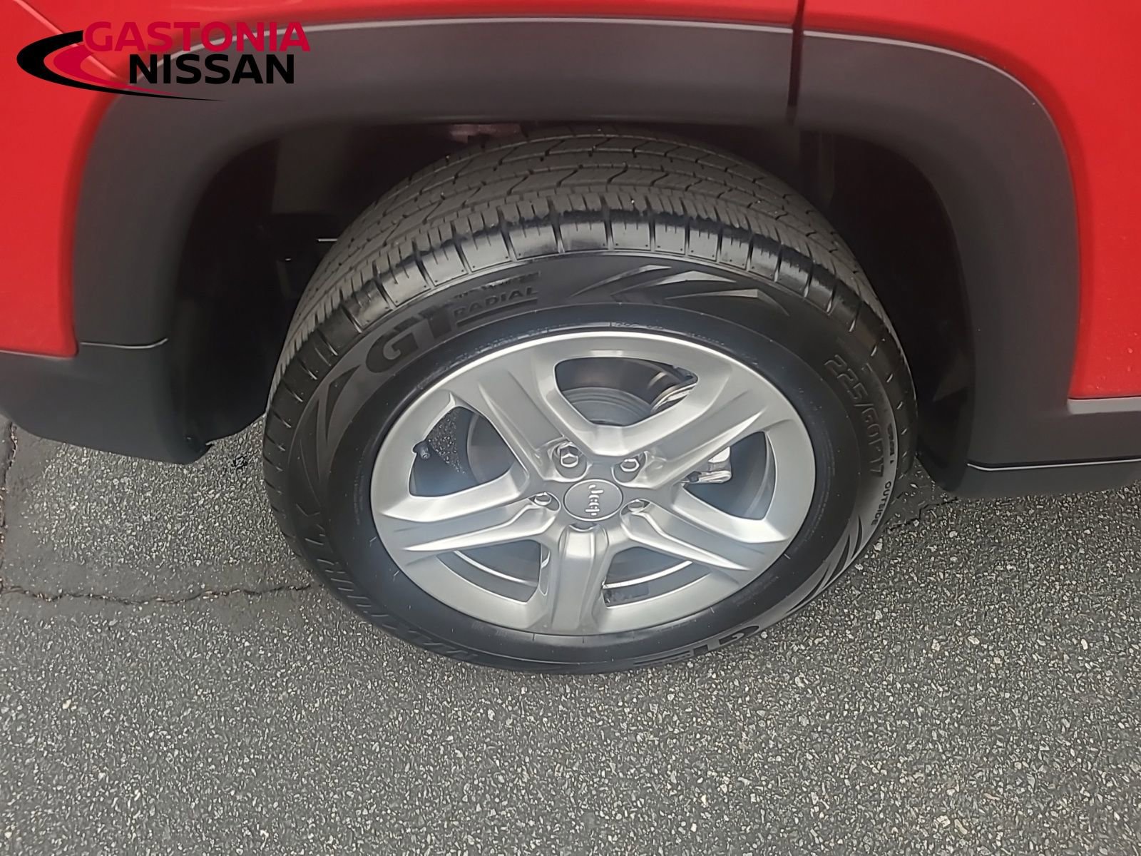 Used 2024 Jeep Compass Latitude image 14