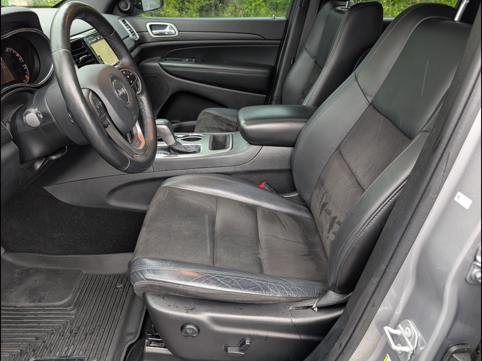 Used 2020 Jeep Grand Cherokee Altitude RWD image 12