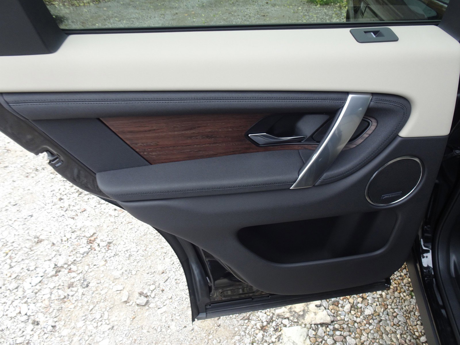 New 2025 Land Rover Discovery Sport S image 17