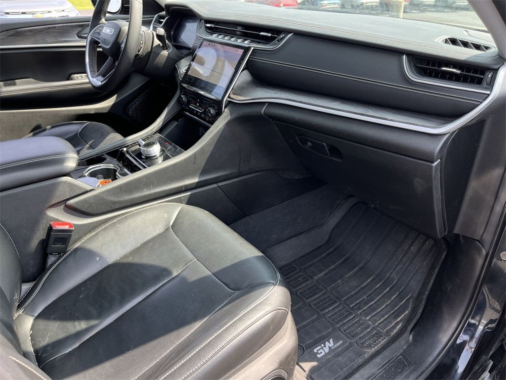 Used 2023 Jeep Grand Cherokee L Limited w/ Black Appearance Package image 29