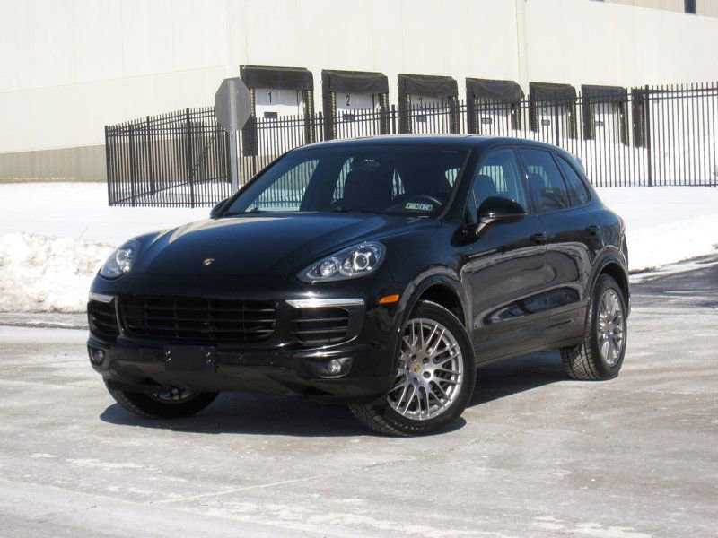 Used 2017 Porsche Cayenne Platinum Edition image 3