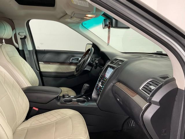 Used 2017 Ford Explorer Platinum image 19
