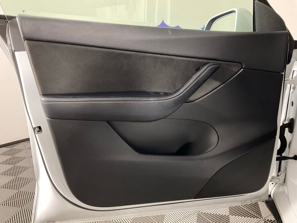 Used 2021 Tesla Model Y Long Range image 12