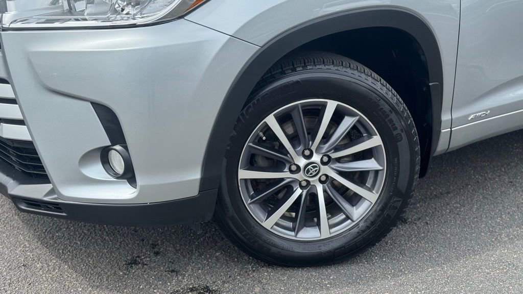 Used 2017 Toyota Highlander XLE AWD/4WD image 7