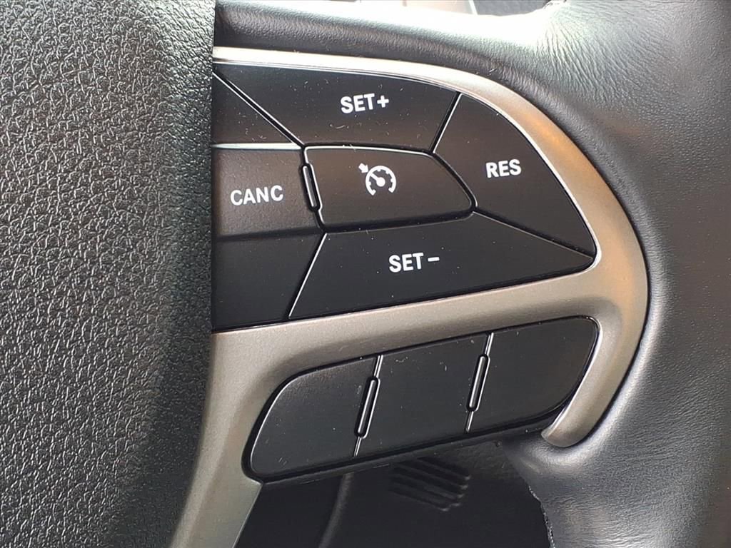 Used 2017 Jeep Grand Cherokee Altitude image 11