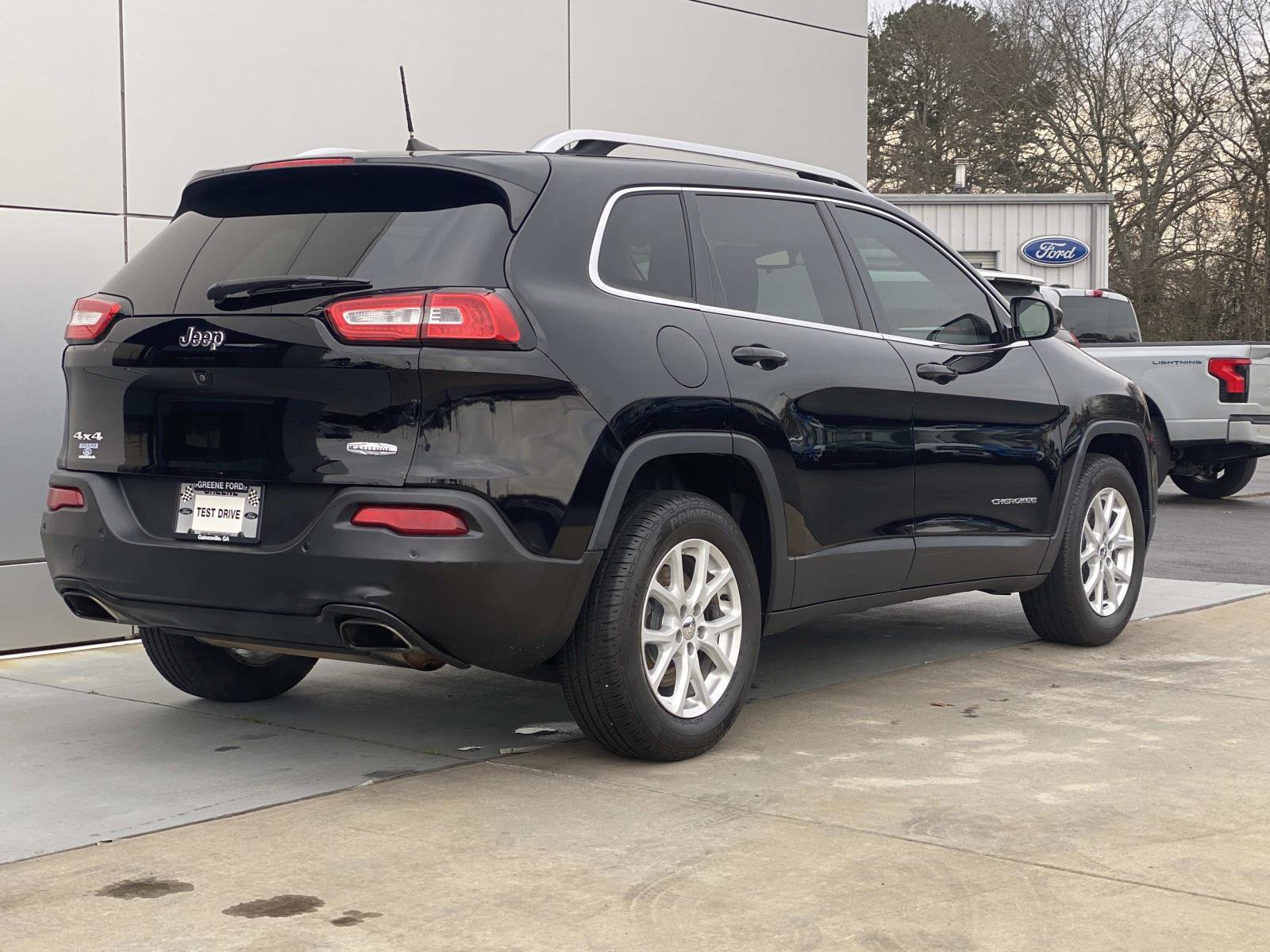 Used 2017 Jeep Cherokee Latitude w/ Safety/Convenience Group image 4