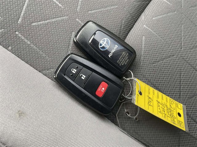 Used 2021 Toyota RAV4 XLE w/ XLE Grade Weather Package image 30