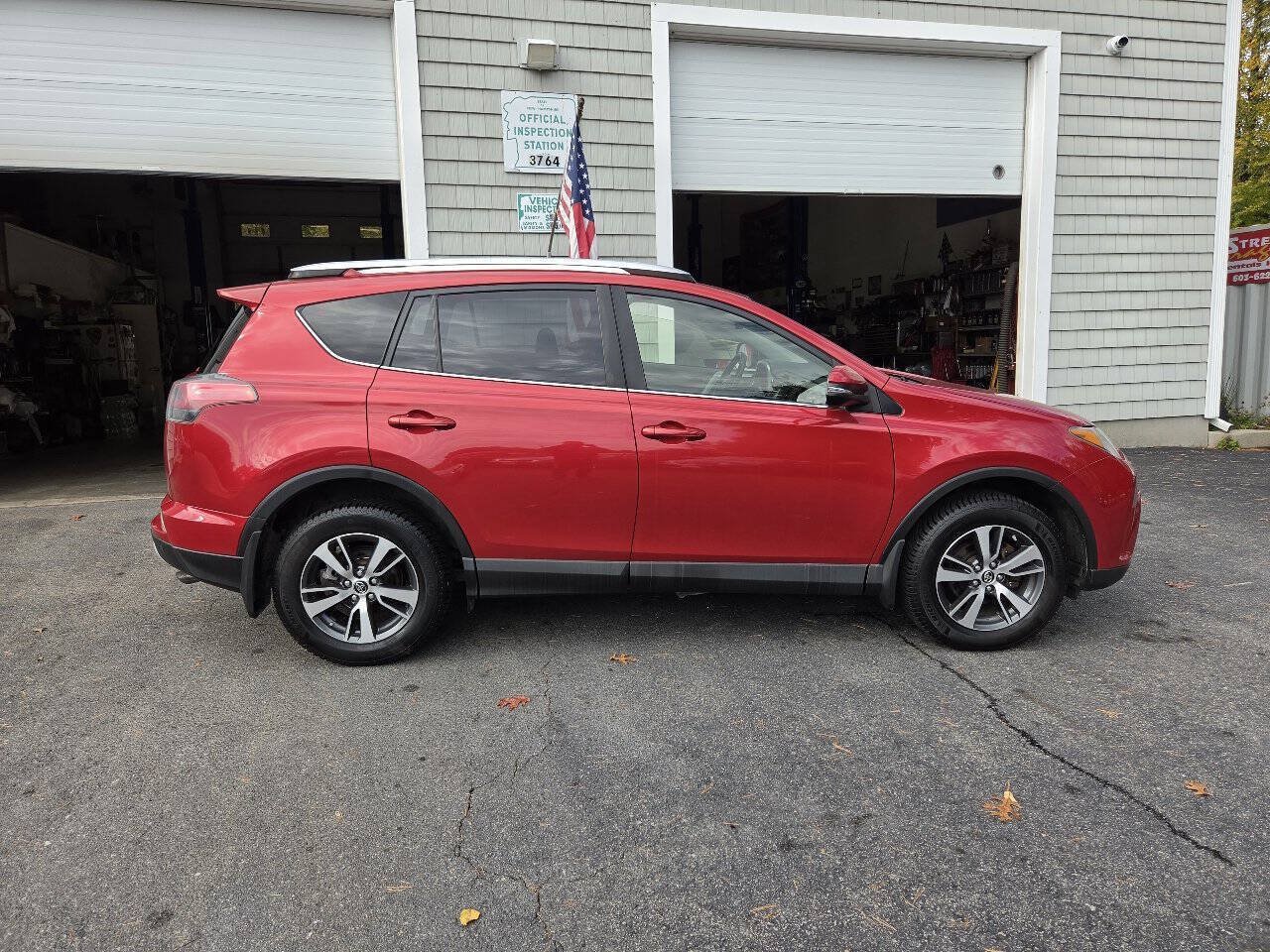 Used 2016 Toyota RAV4 XLE w/ Convenience Package AWD/4WD image 9