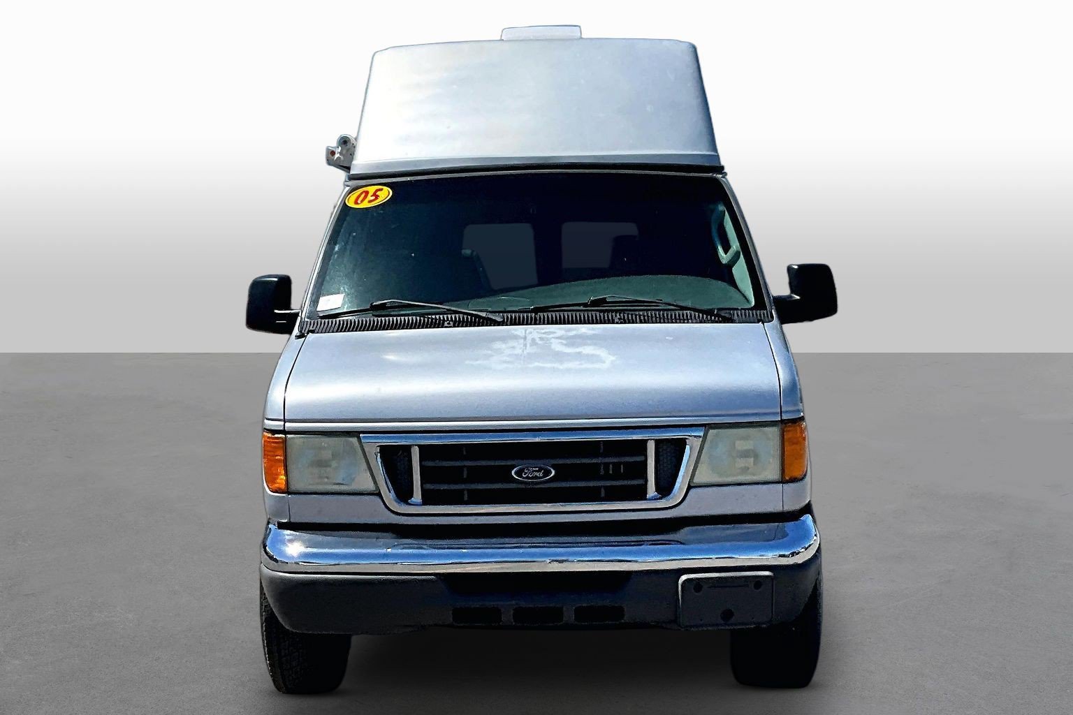 Used 2005 Ford E-350 and Econoline 350 XL RWD image 3