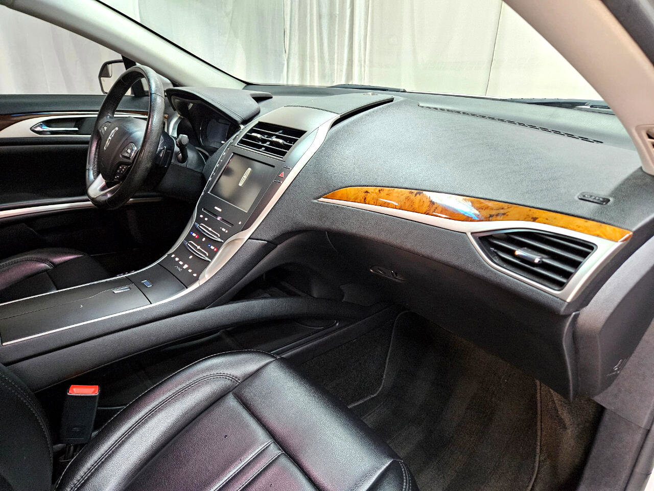 Used 2016 Lincoln MKZ image 21