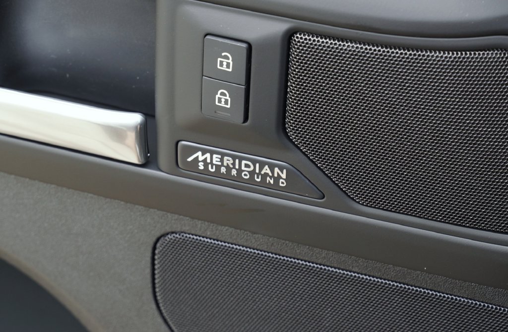 New 2026 Land Rover Defender 130 X-Dynamic SE AWD/4WD image 11