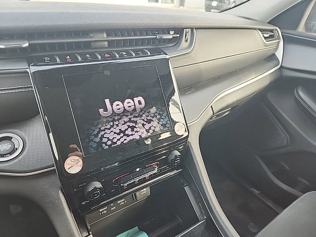 Used 2023 Jeep Grand Cherokee L Laredo image 13