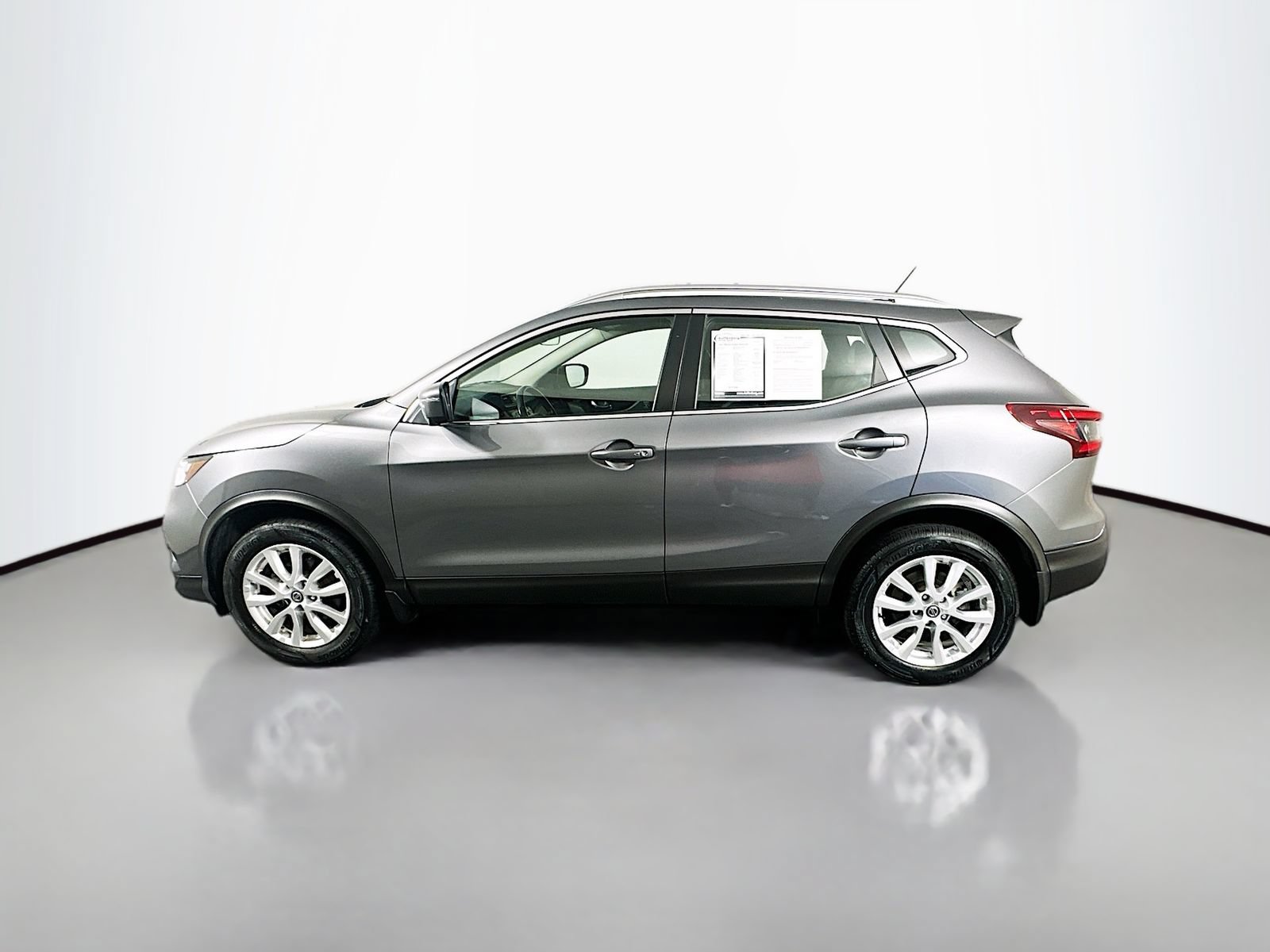 Certified 2022 Nissan Rogue Sport SV w/ Technology Package AWD/4WD image 4