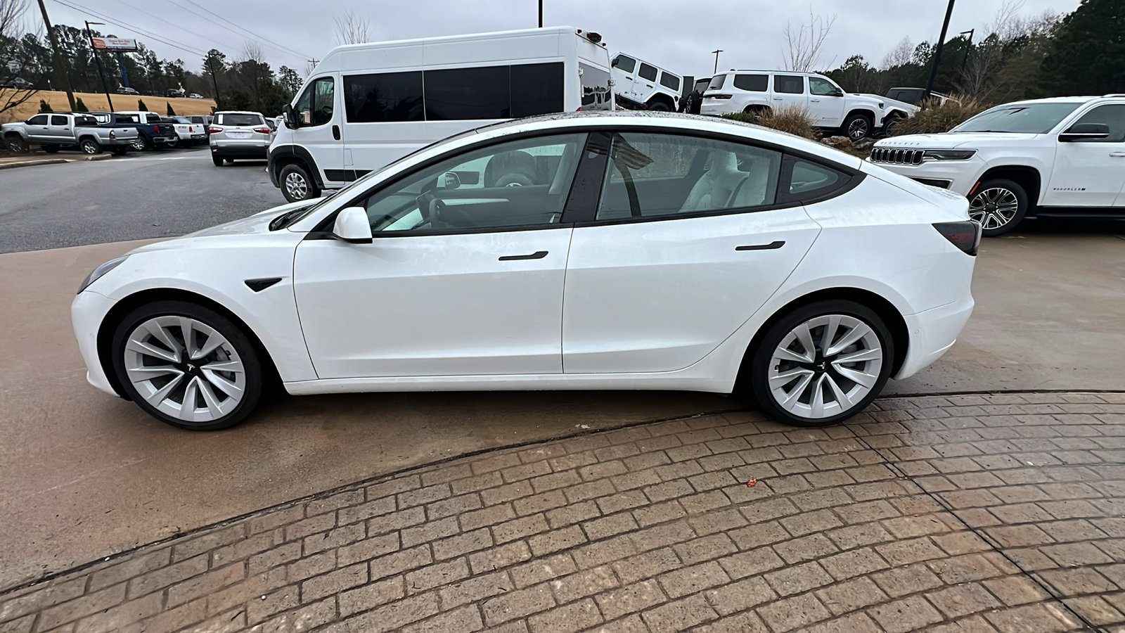 Used 2022 Tesla Model 3 Standard Range image 11