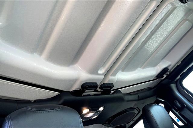 Used 2022 Jeep Gladiator Rubicon w/ LED Lighting Group AWD/4WD image 17