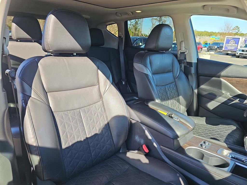 Used 2023 Nissan Murano Platinum w/ Cargo Package image 13