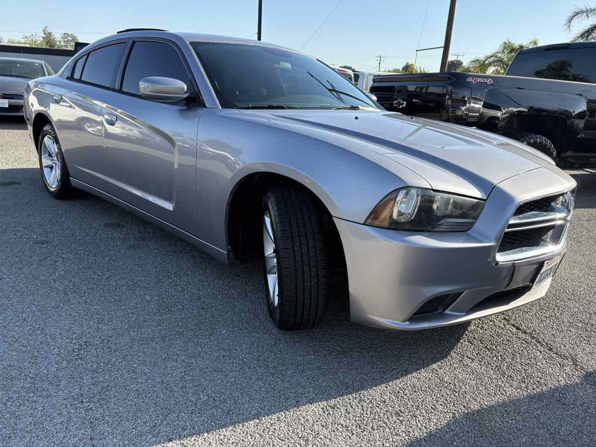 Used 2014 Dodge Charger SE RWD image 5