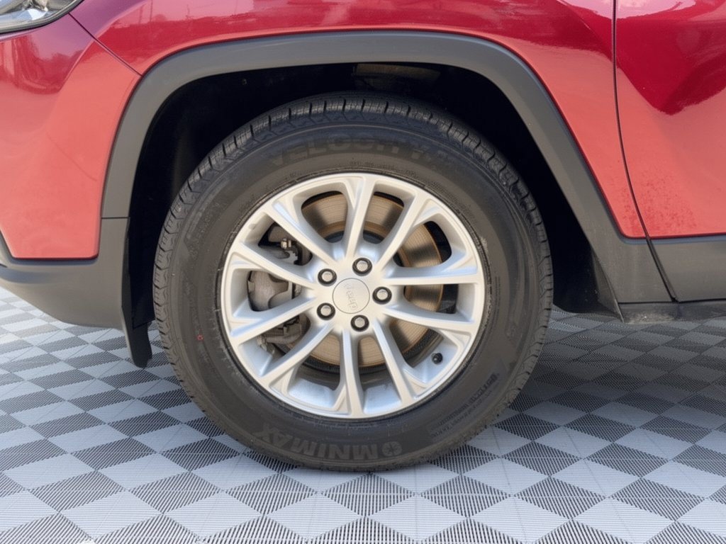 Used 2019 Jeep Cherokee Latitude w/ Popular Appearance Group AWD/4WD image 13