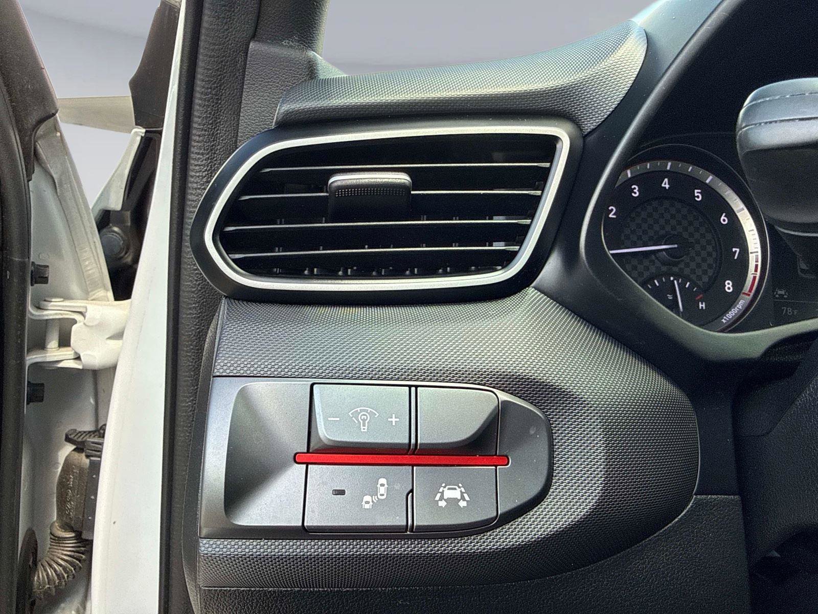 Used 2020 Hyundai Veloster 2.0 Premium image 25