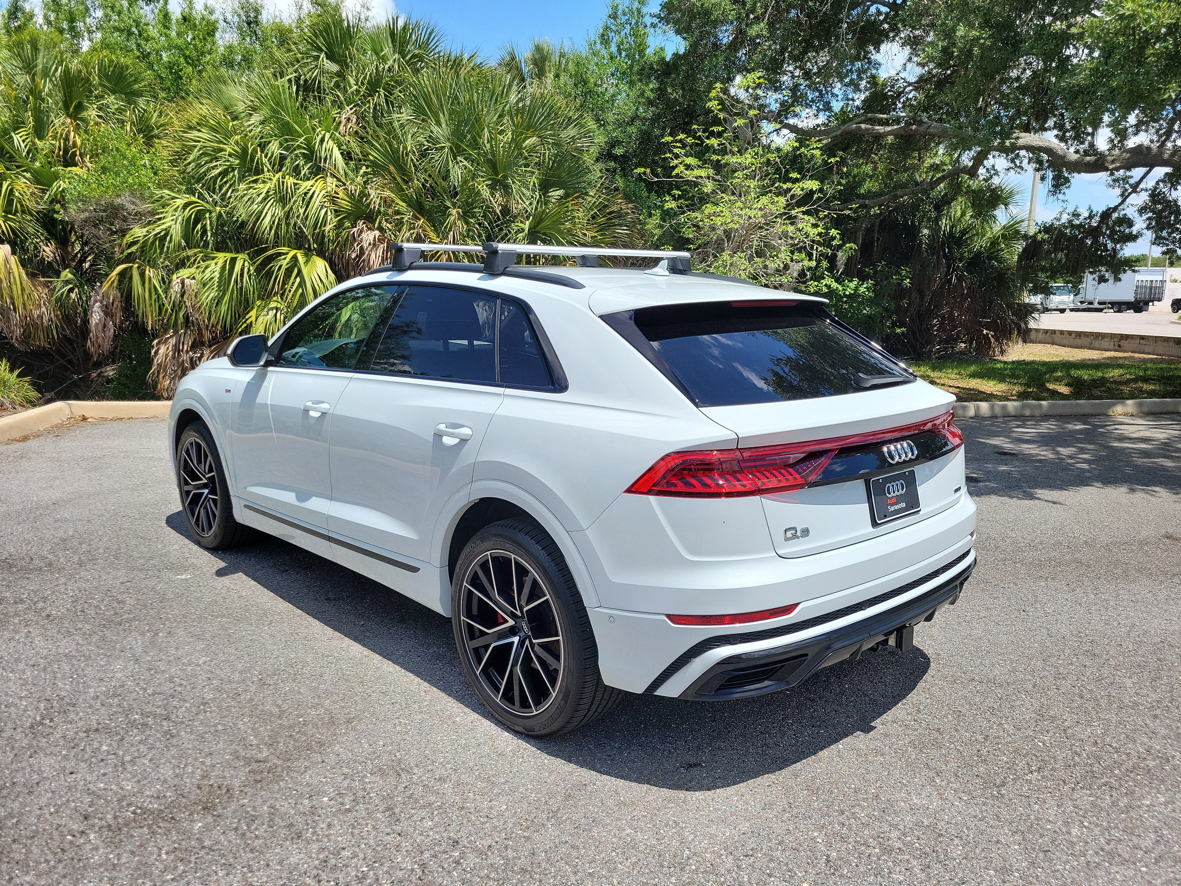 Used 2019 Audi Q8 Prestige w/ Luxury Package AWD/4WD image 6
