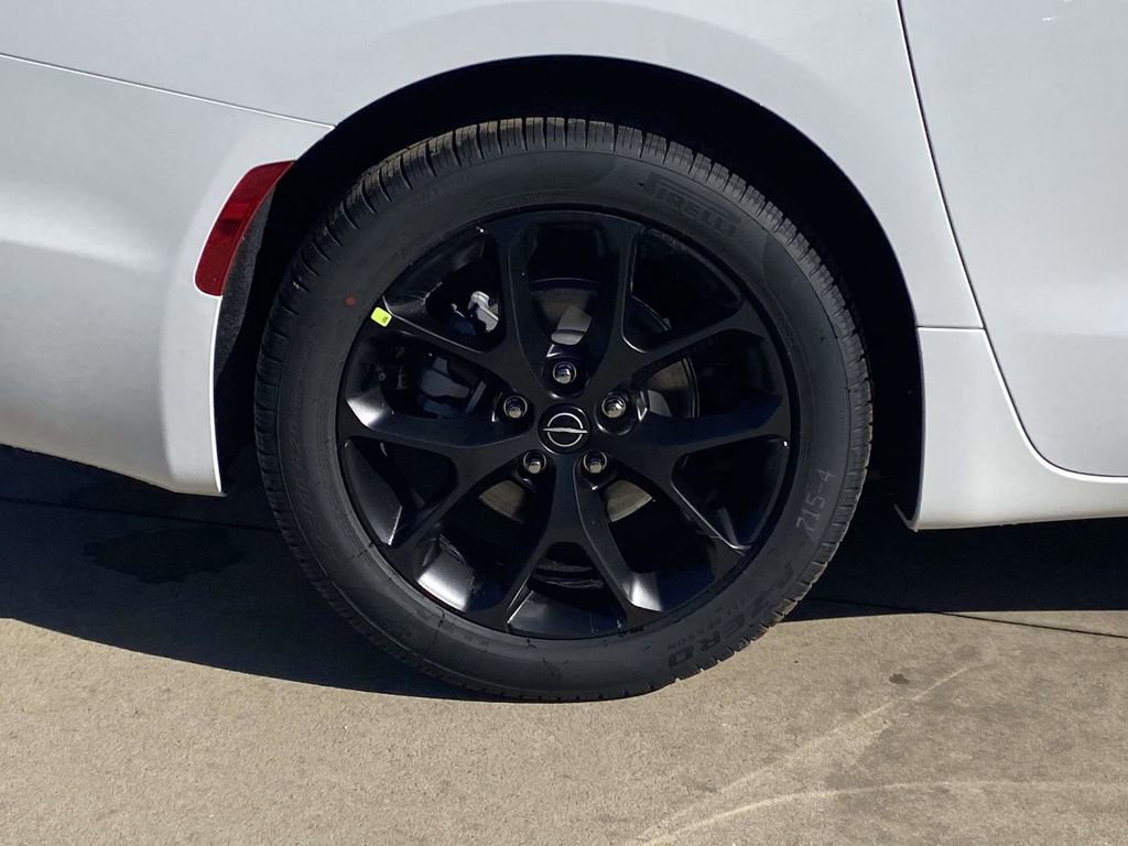 New 2026 Chrysler Pacifica Select w/ S Appearance Package FWD image 39