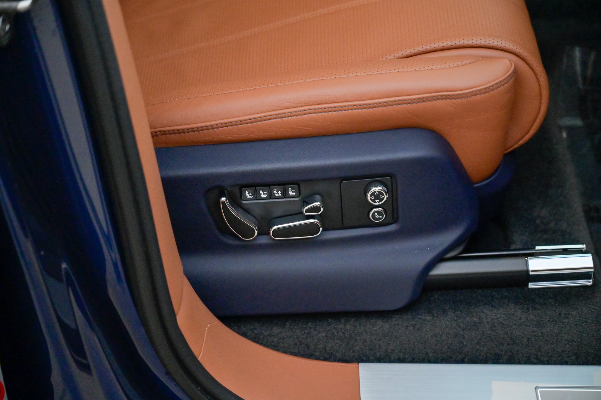 Used 2023 Bentley Bentayga image 58