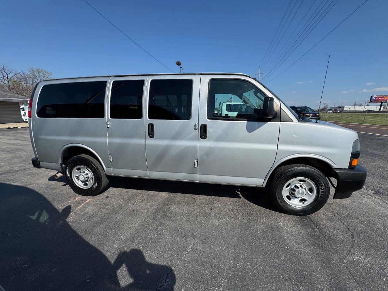 Used 2019 Chevrolet Express 2500 LS w/ Driver Convenience Package image 5