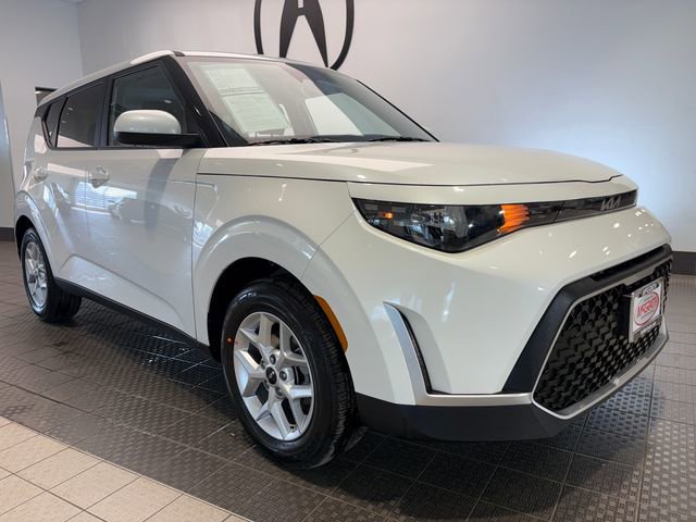 Used 2025 Kia Soul LX w/ LX Technology Package image 2