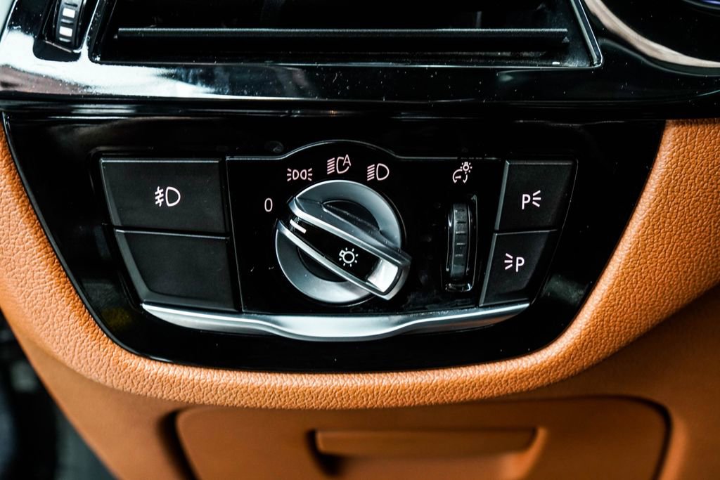 Used 2017 BMW 540i xDrive w/ Premium Package image 40