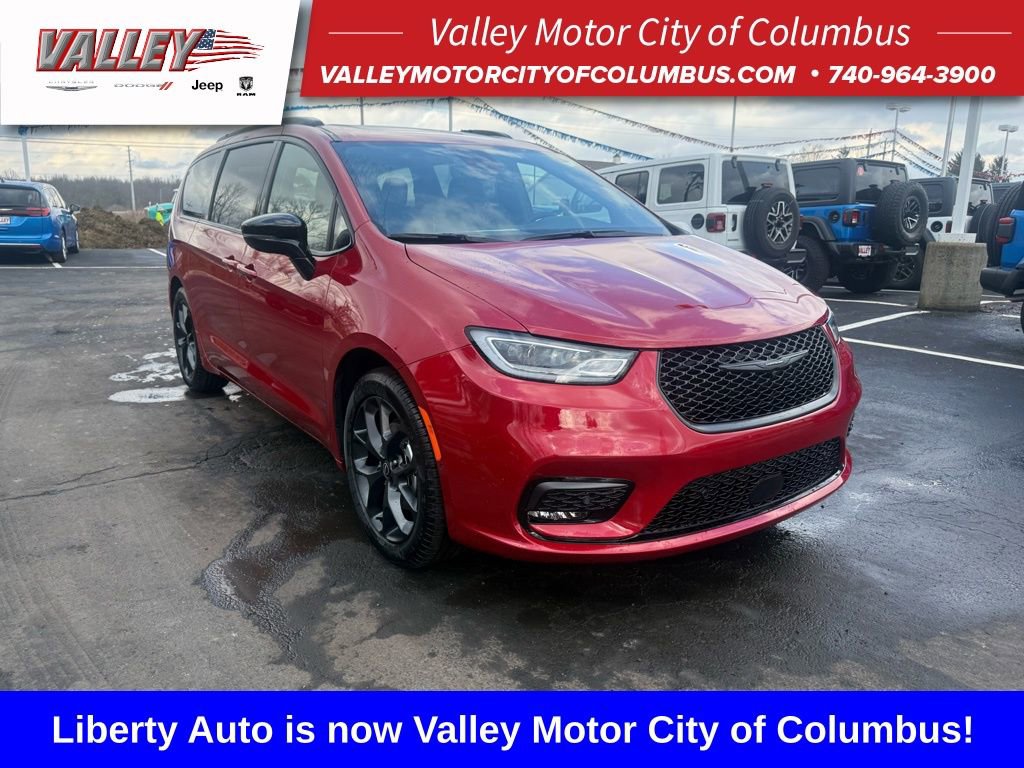 New 2026 Chrysler Pacifica Limited w/ S Appearance Package image 1