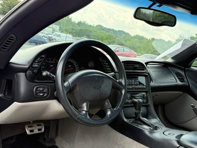 Used 2003 Chevrolet Corvette Coupe w/ Preferred Equipment Group RWD image 3