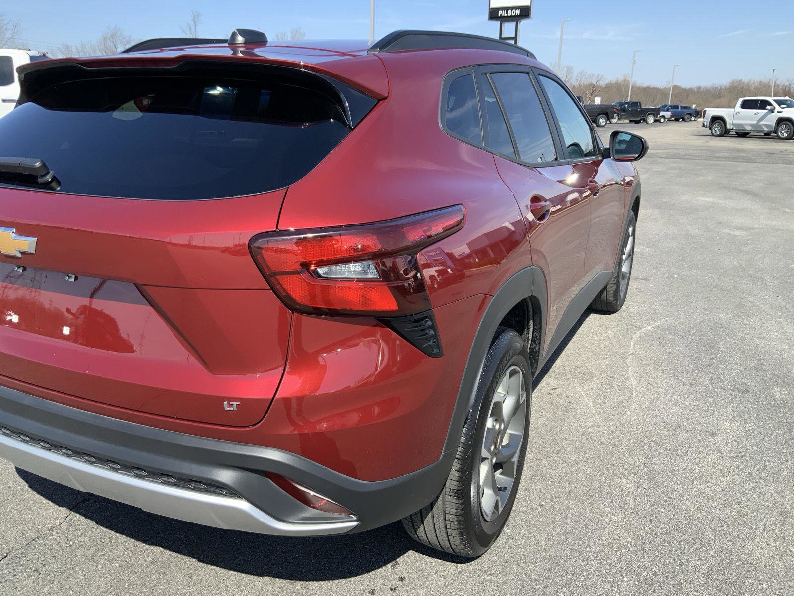 Used 2025 Chevrolet Trax LT w/ LT Convenience Package image 17