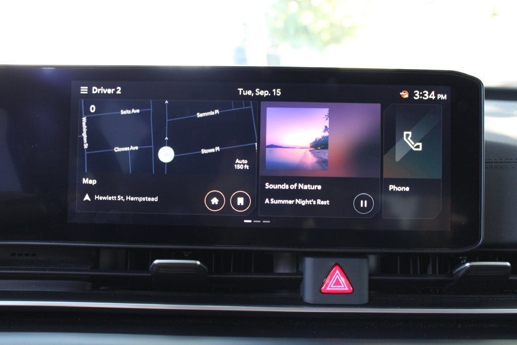 Used 2025 Kia Carnival FWD image 15
