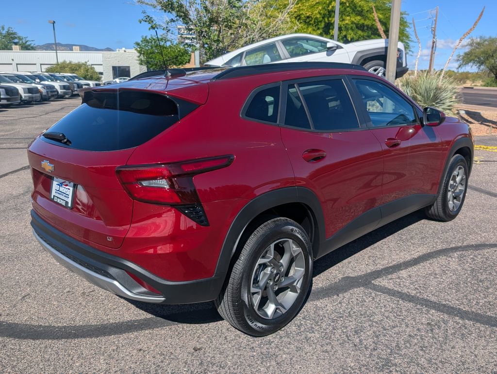 Used 2025 Chevrolet Trax LT FWD image 5