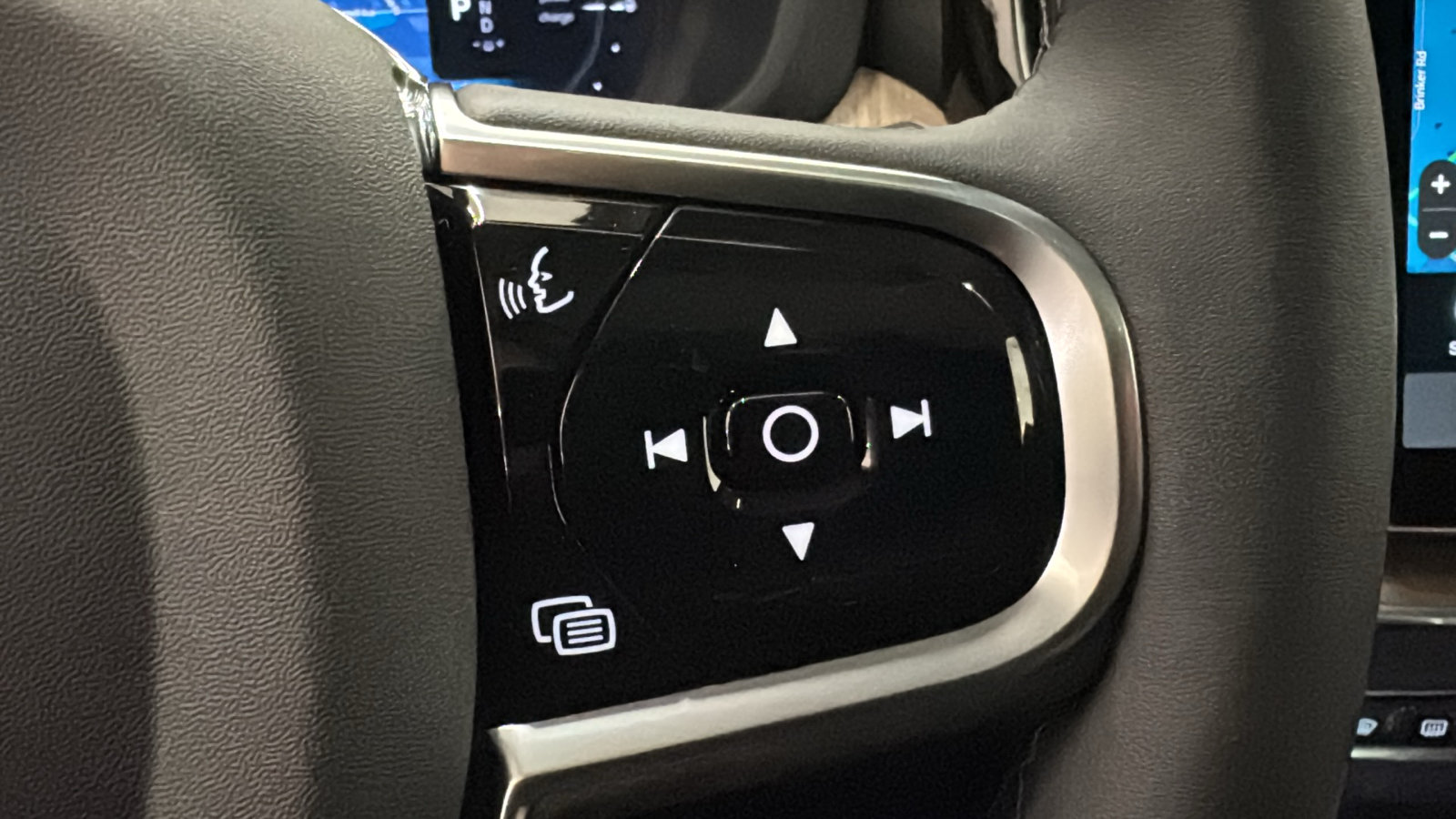 New 2027 Volvo XC60 T8 Plus AWD/4WD image 14
