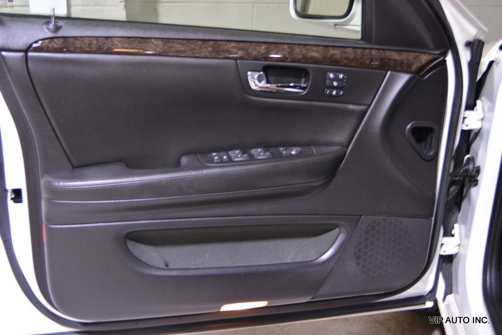 Used 2008 Cadillac DTS w/ Sun And Sound Package image 7