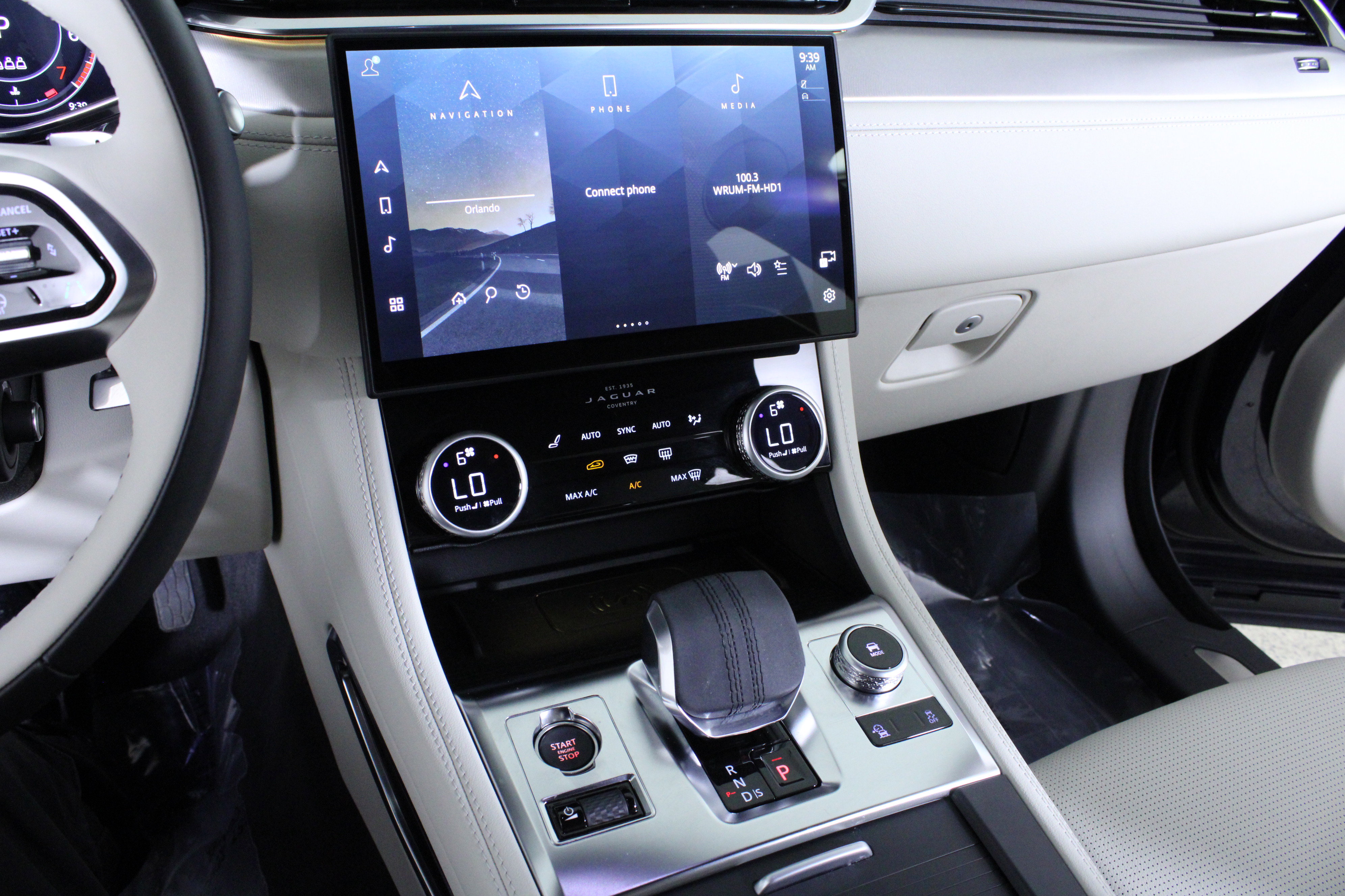 Used 2025 Jaguar F-PACE R-Dynamic S image 26