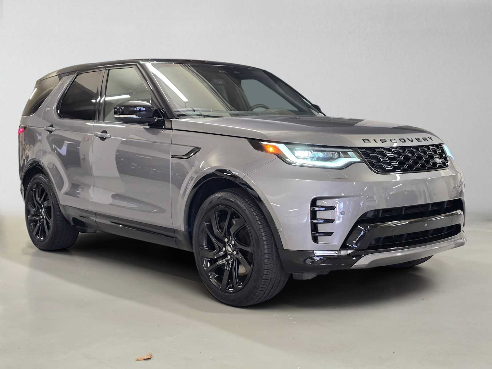 Used 2025 Land Rover Discovery Dynamic SE AWD/4WD image 7