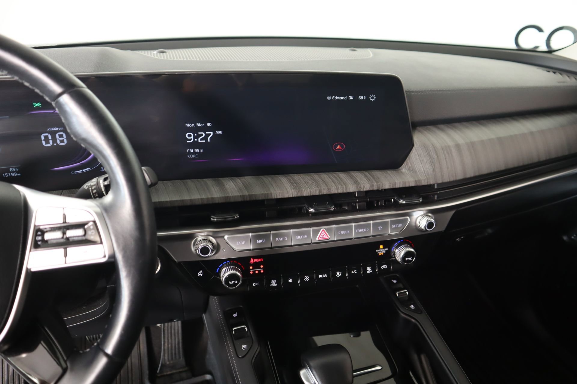 Used 2024 Kia Telluride EX w/ EX Captain's Chair Package image 5