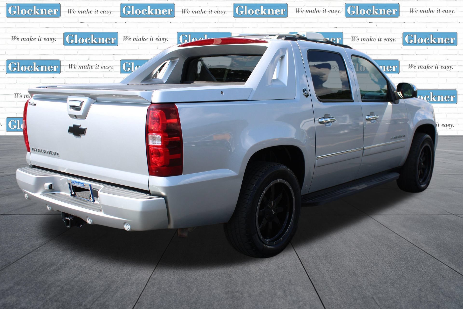 Used 2013 Chevrolet Avalanche LTZ AWD/4WD image 6