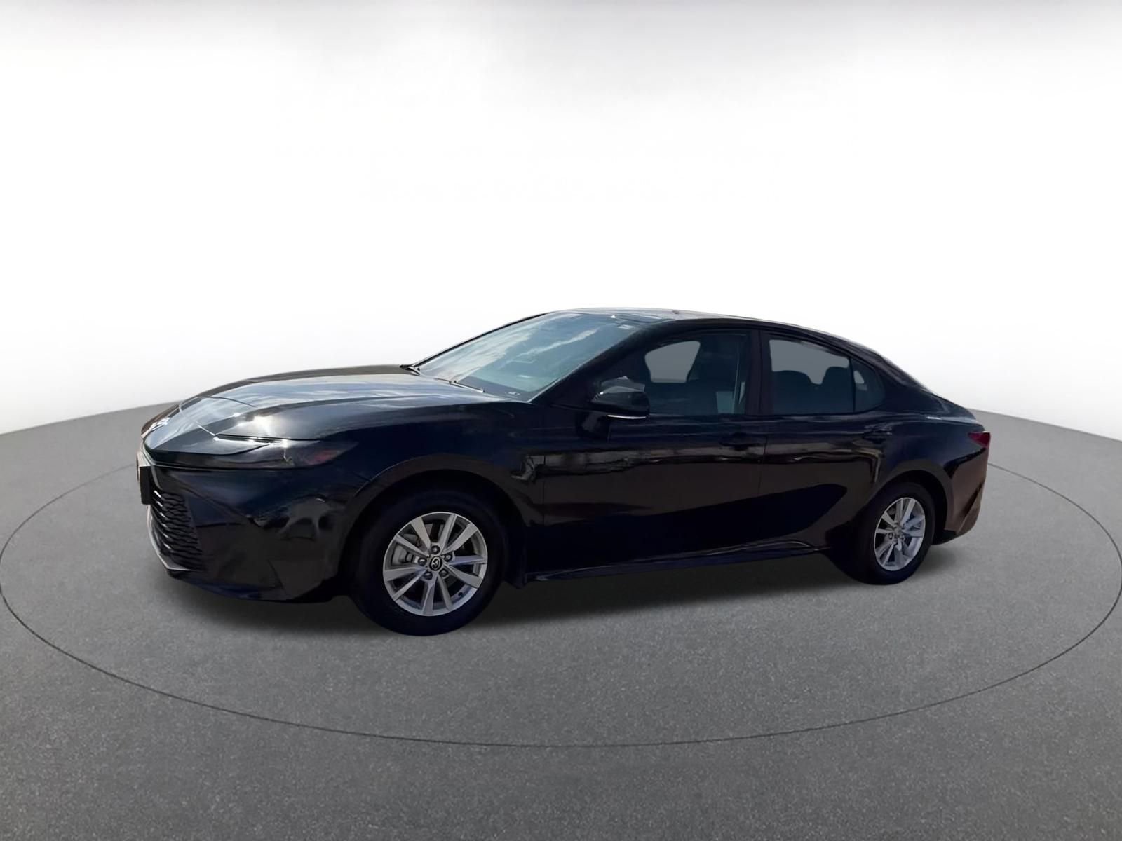 Used 2025 Toyota Camry LE image 7