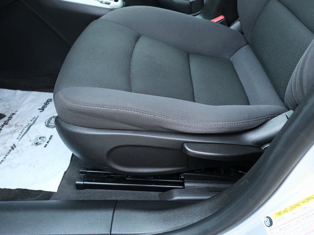 Used 2016 Chevrolet Cruze LT w/ Technology Package image 25