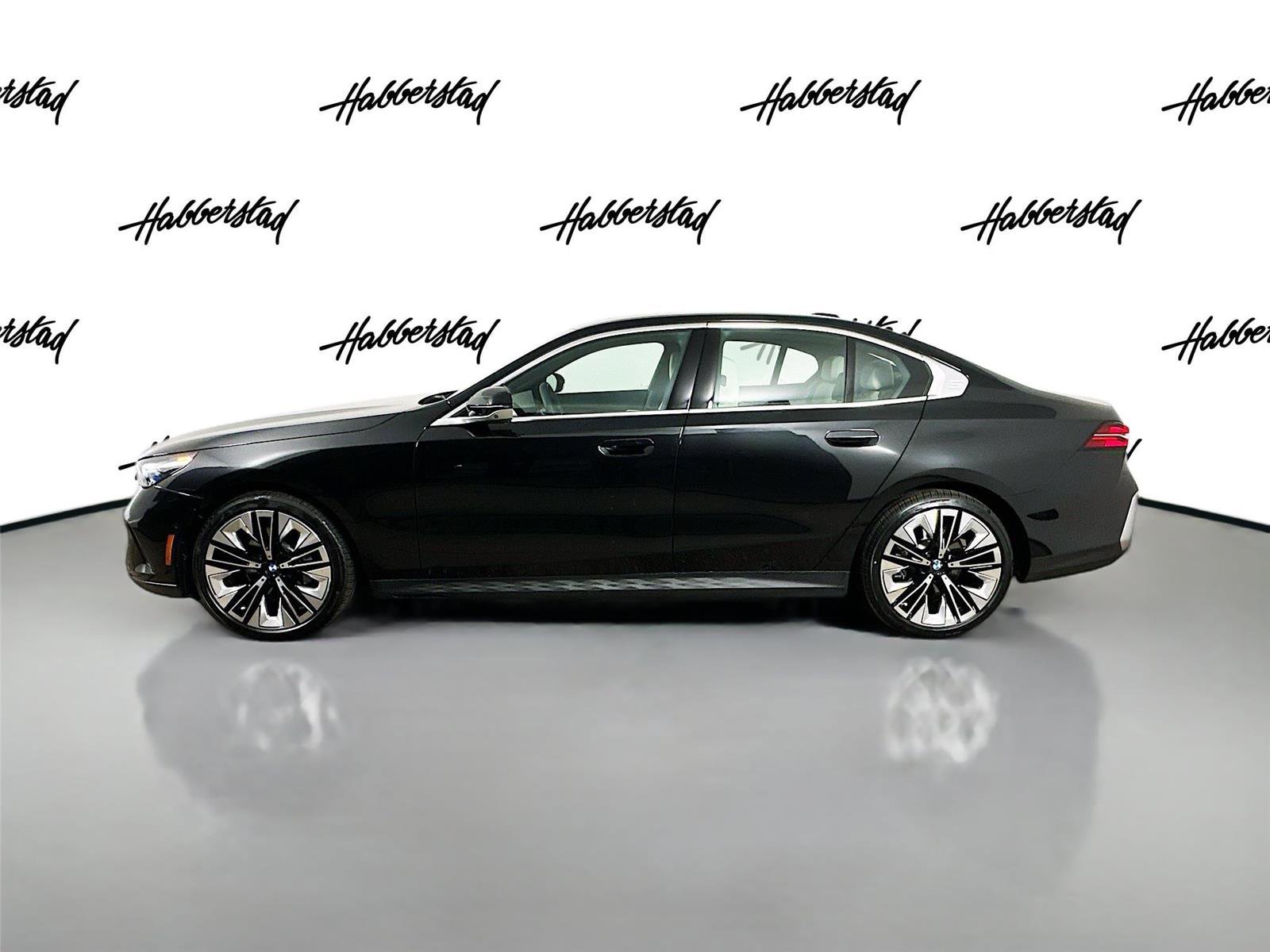 Used 2025 BMW 530i xDrive w/ Premium Package image 8