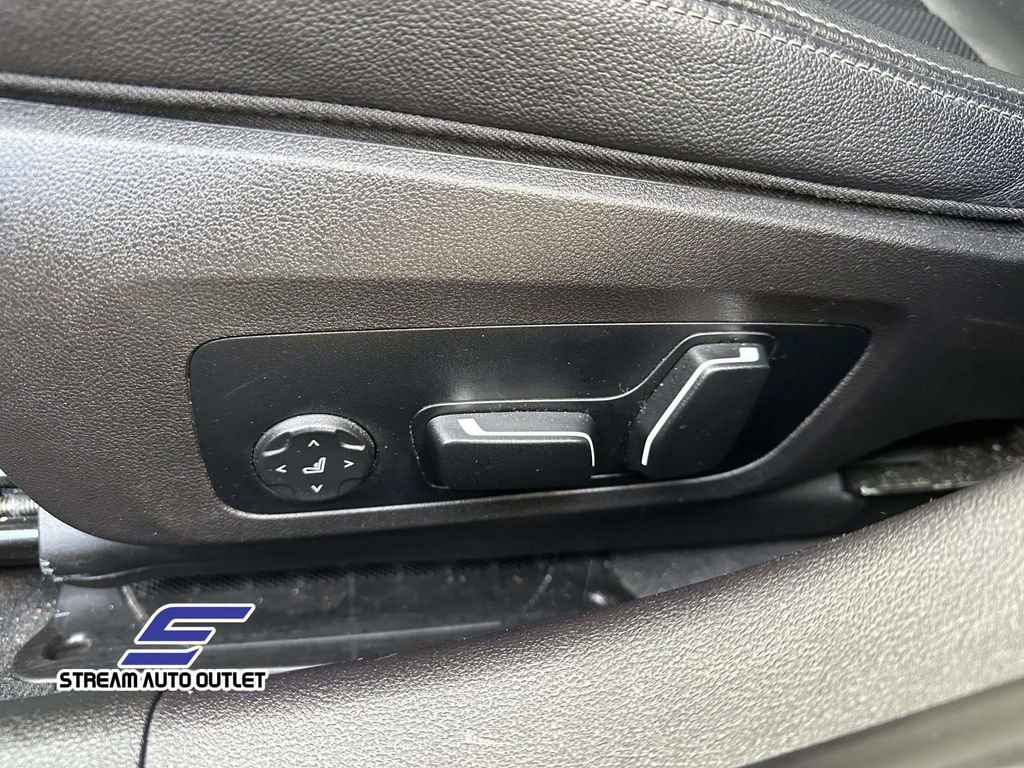 Used 2024 BMW 330i xDrive Sedan image 18
