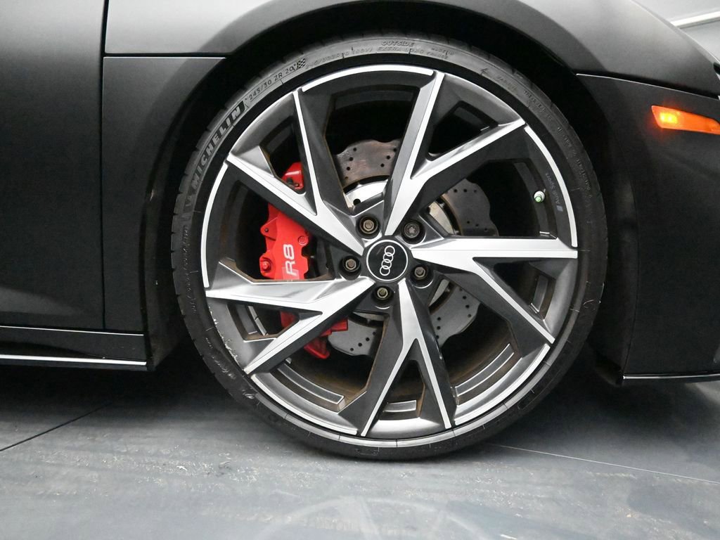Used 2021 Audi R8 V10 w/ Premium Package image 14